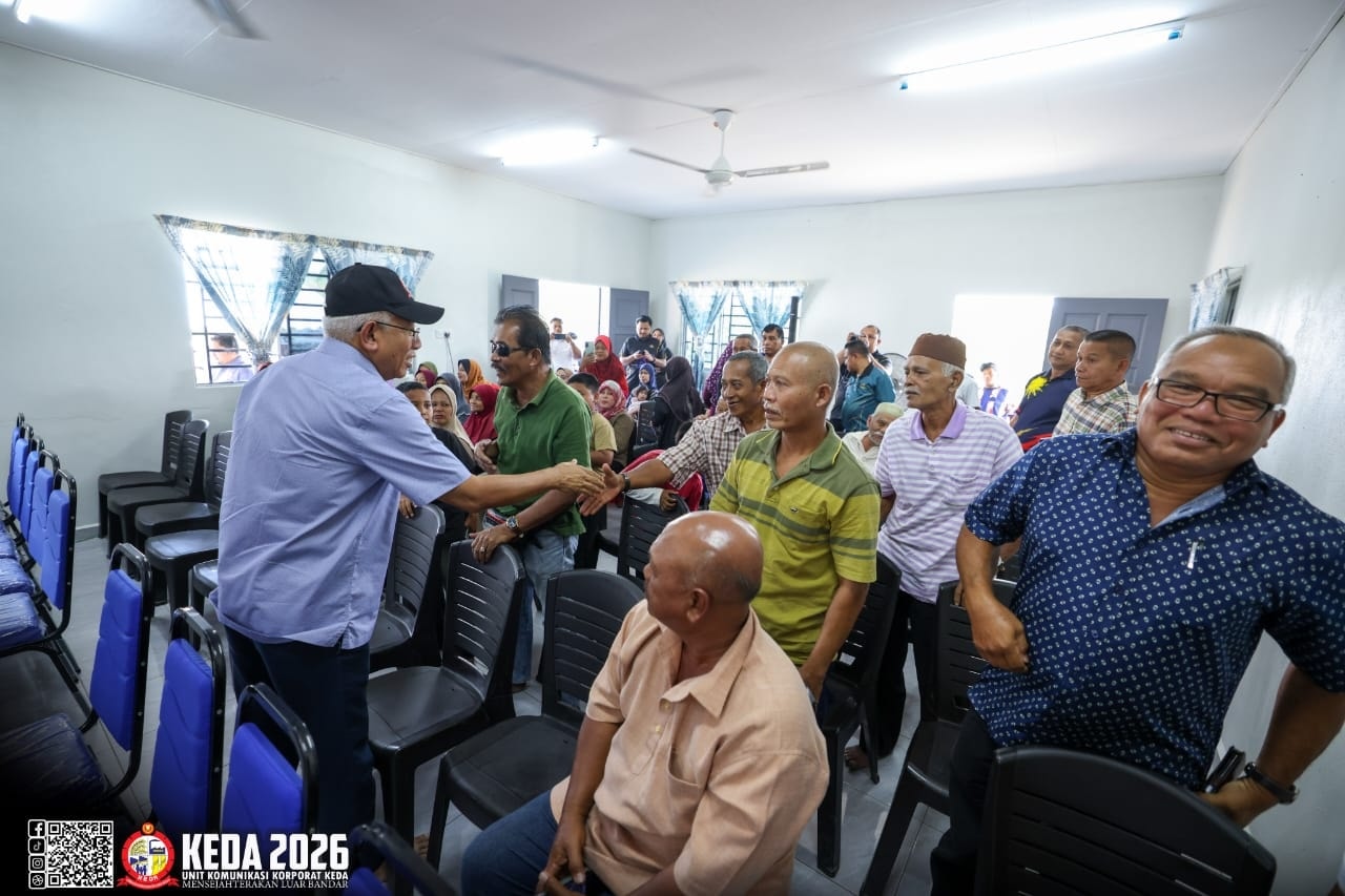 PENGERUSI KEDA SANTUNI PENDUDUK DI DESA KEDA DERANG